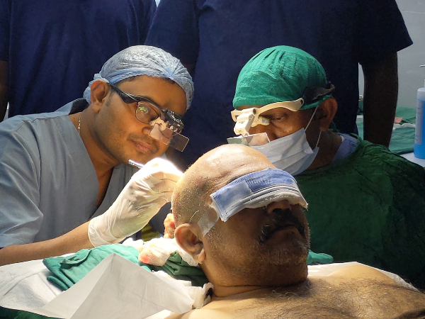 Expert hair transplant doctors in Surat Gujarat