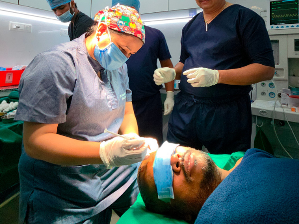 elegance-vidhyalay-hair-transplant-graduation-group
