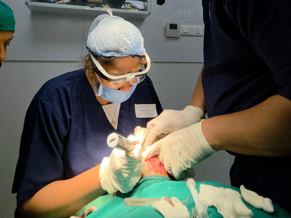 hair-graft-implantation-magnification-loupe-training