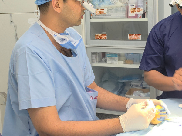 hair-restoration-doctor-instrument-preparation-session