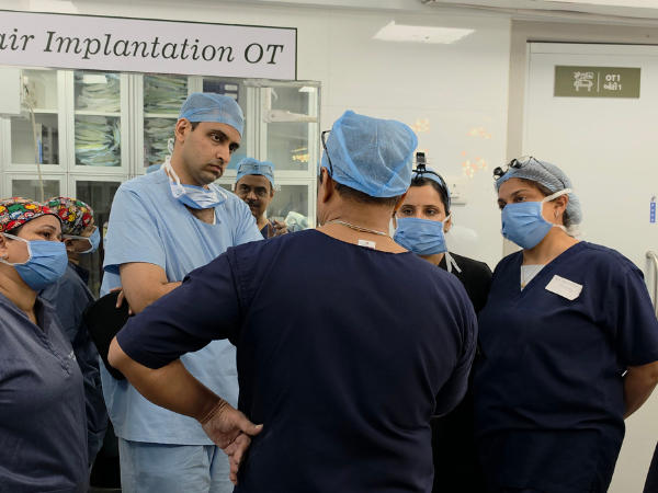 hair-restoration-faculty-team-clinical-discussion