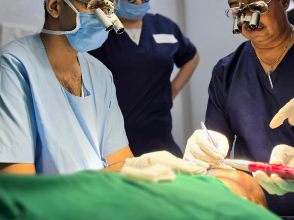 hair-restoration-implantation-teamwork-training
