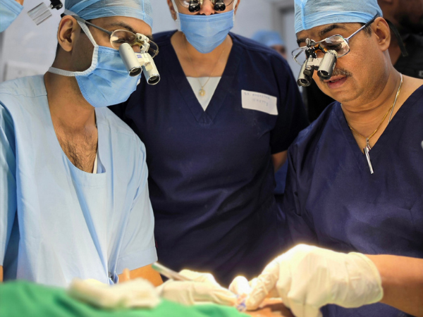 hair-restoration-surgical-team-technique-demonstration
