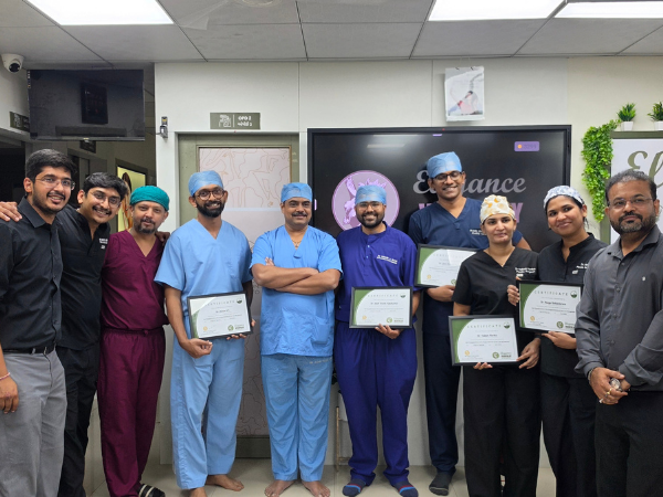 hair-restoration-training-doctors-group-photo