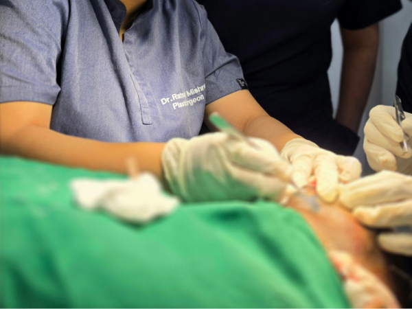 hair-transplant-clinical-mentor-demonstration