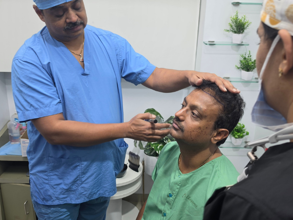 hair-transplant-donor-area-assessment-patient-consultation