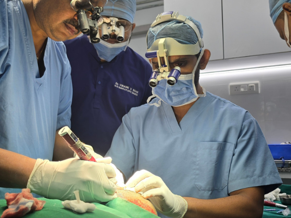 hair-transplant-graft-implantation-implanter-pen-hands-on