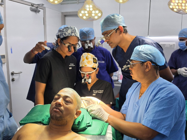 hair-transplant-graft-implantation-live-surgery-patient