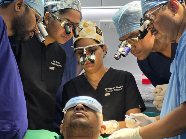 hair-transplant-graft-implantation-team-live-surgery-training