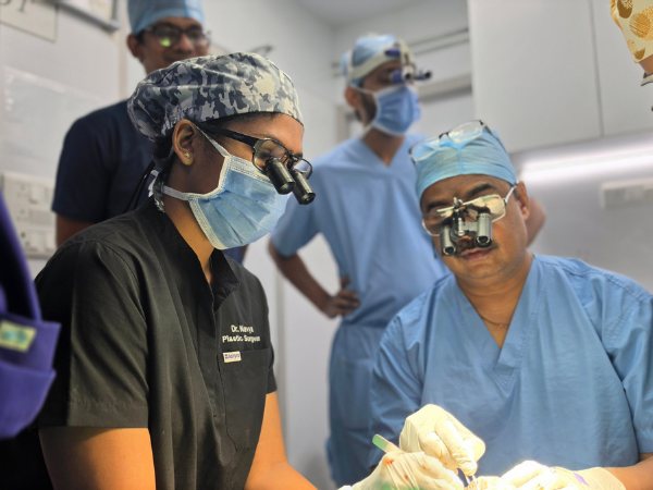 hair-transplant-implantation-under-loupes-demonstration