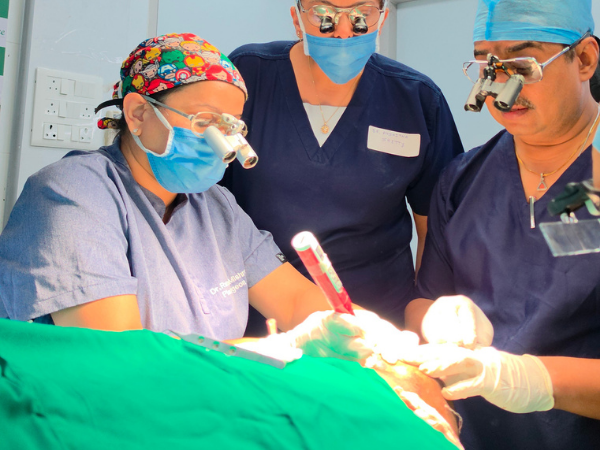 hair-transplant-live-implantation-team-demonstration