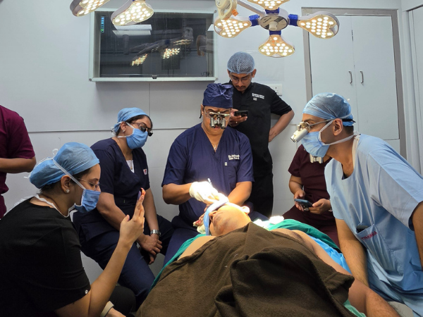 hair-transplant-live-procedure-group-observation