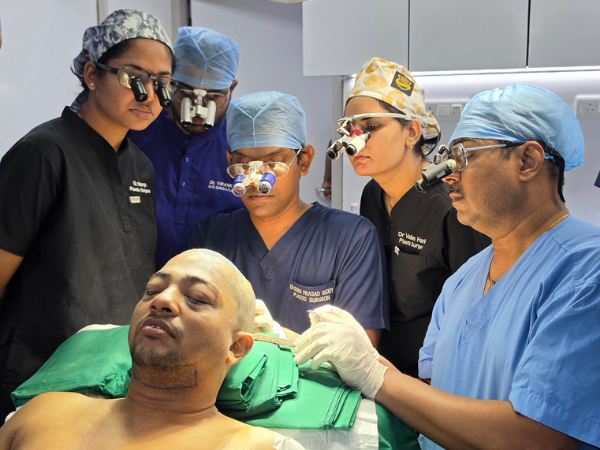 hair-transplant-live-surgery-demonstration-faculty-observation