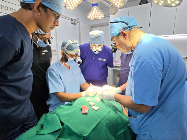 hair-transplant-live-surgery-operation-theatre-team-training