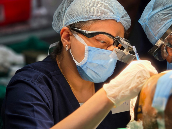 hair-transplant-microsurgical-loupe-technique-training
