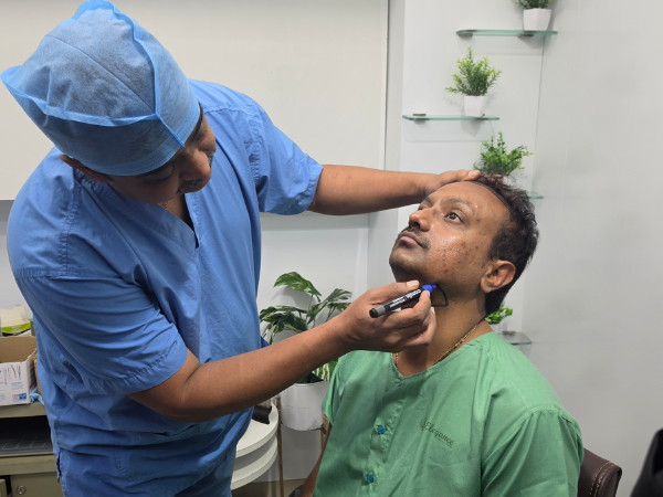 hair-transplant-patient-consultation-scalp-evaluation-training