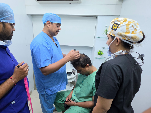hair-transplant-patient-scalp-examination-hands-on-training