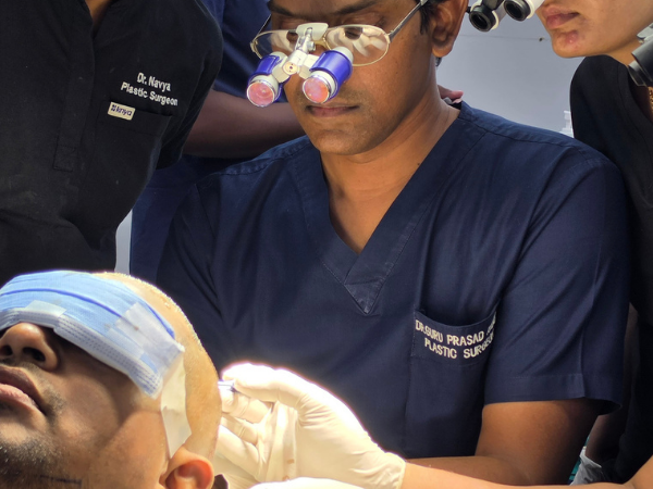 hair-transplant-recipient-area-implantation-surgeon-loupes