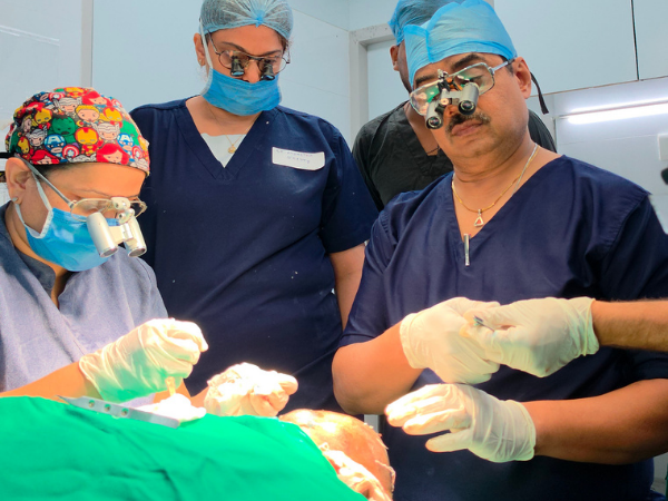 hair-transplant-surgeon-live-graft-implantation-training