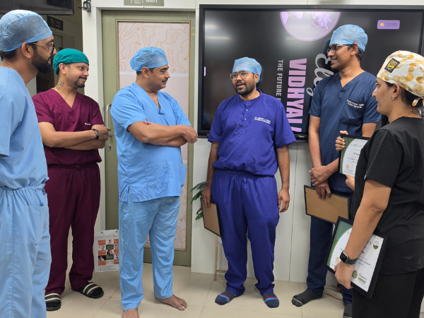hair-transplant-training-clinical-discussion-team