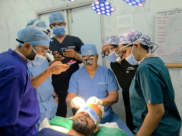 hair-transplant-training-graft-handling