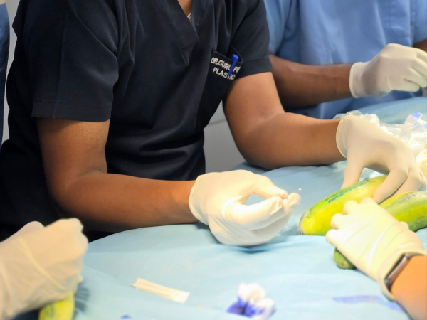 hair-transplant-training-surgeon-magnifying-loupes-india