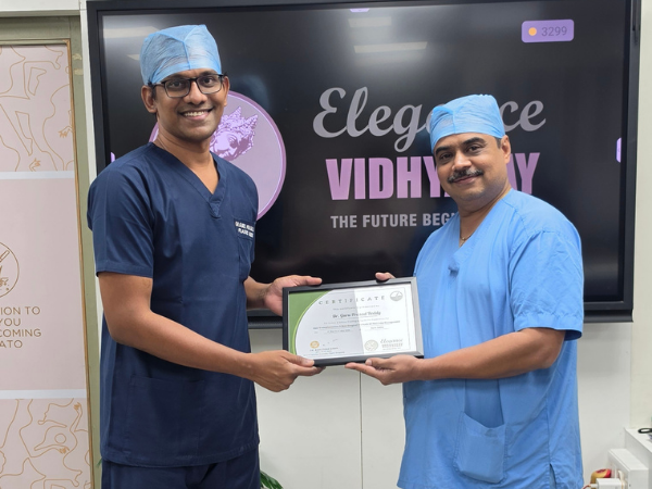 hair-transplant-workshop-certificate-distribution-doctor