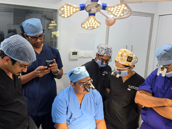 hair-transplant-workshop-microscope-guidance
