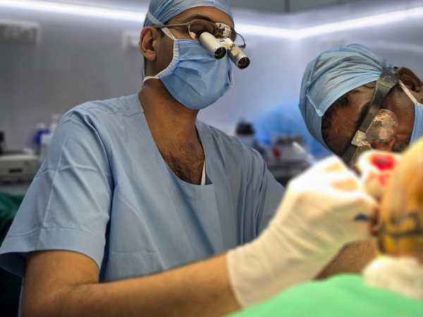 hairline-restoration-graft-placement-team-session